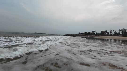 大海航拍海水拍打沙滩FPV穿越机第一视角