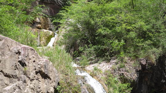 河南焦作云台山红石峡瀑布茱萸峰夏天