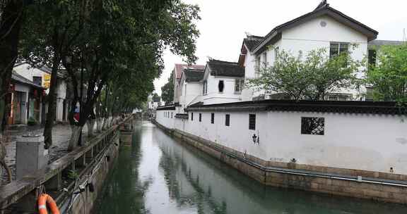 清晨春雨谷雨江南水乡古街 苏州平江路