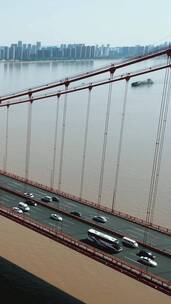 城市航拍武汉城市桥梁交通竖屏