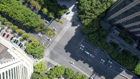 城市马路杭州定安路车辆车流风景视频素材