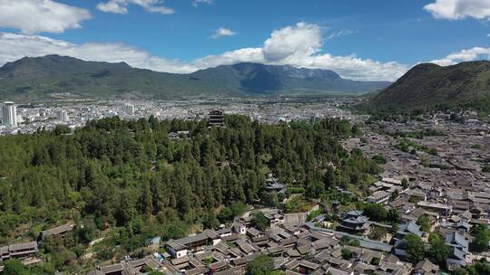 玉龙雪山下云南丽江古城建筑风光航拍