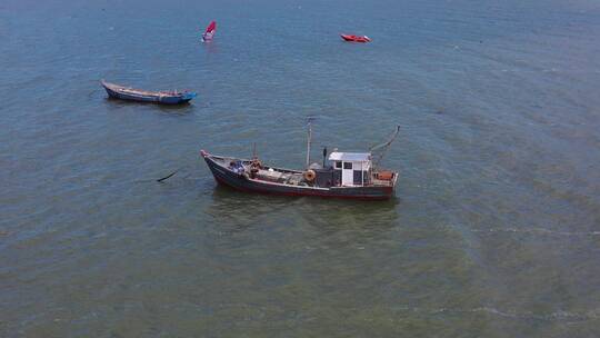 海边渔船航拍 渔船  海边  海滩 沙滩渔船