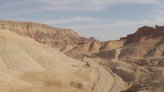 新疆库尔勒峡谷地貌视频素材模板下载