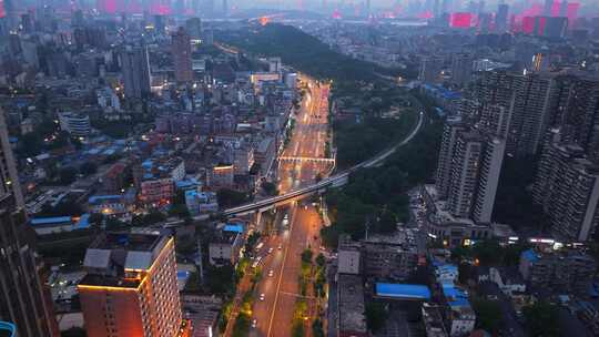 现代城市交通十字路口车流夜景繁华