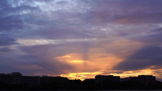 唯美黄昏湖面日落风光景色傍晚江边湖光夕阳