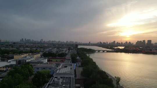 航拍山东聊城东昌湖景区夕阳晚霞