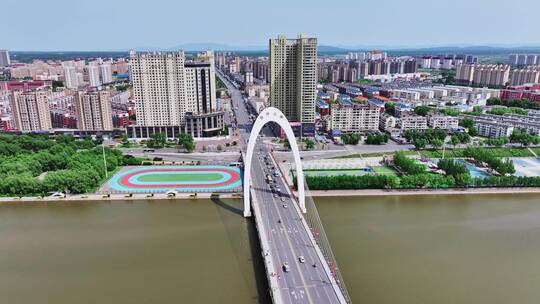 中国吉林梅河口辉发河梅河大桥城市航拍