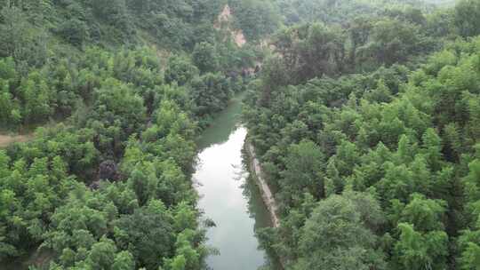 西安白鹿原鲸鱼沟碧水粼粼微波荡漾飞瀑