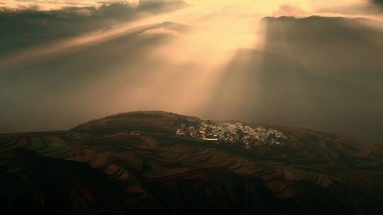 云南旅游风光宣传东川红土地落日丁达尔光