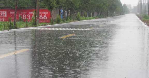 公路 马路 减速带 雨季 雨天