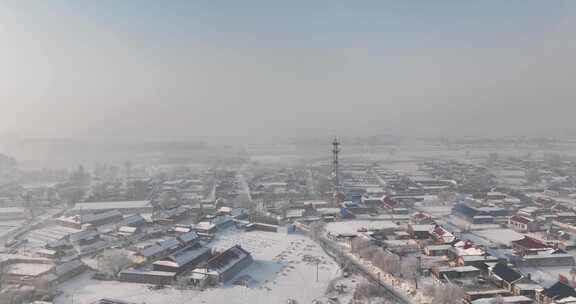 被雪覆盖的村庄航拍全景