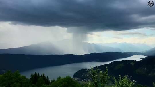 山中下雨云层乌云移动延时