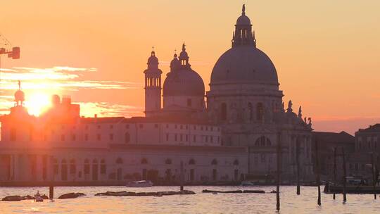 意大利威尼斯运河和大教堂的日落视频素材模板下载
