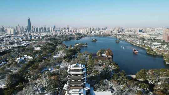 航拍山东济南大明湖5A景区雪景