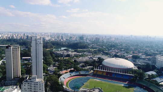 鸟瞰邻近Ibirapuera公园，圣保罗