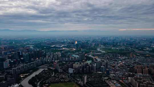 航拍成都环球中心夜景车流