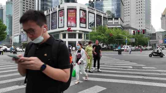 上海路口人群过马路视频素材模板下载
