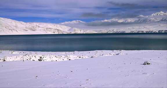 新疆帕米尔高原昆仑雪山白沙湖地拍