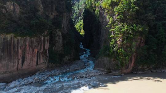 西藏江河视频航拍藏区金沙江上游水流湍急