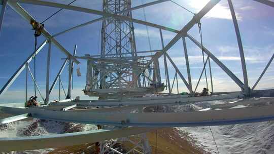 4K西藏5200米雪山铁塔组立施工横担吊装06