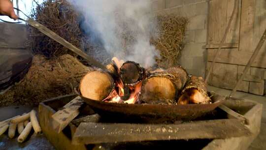 4K燃烧的木头木材火苗实拍