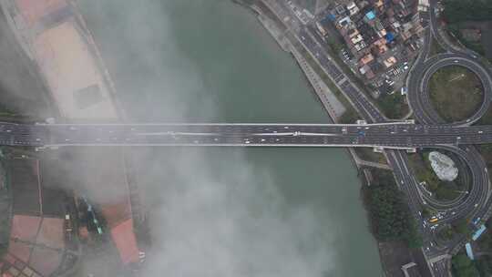 雨雾中的东莞黎川东江大桥航拍