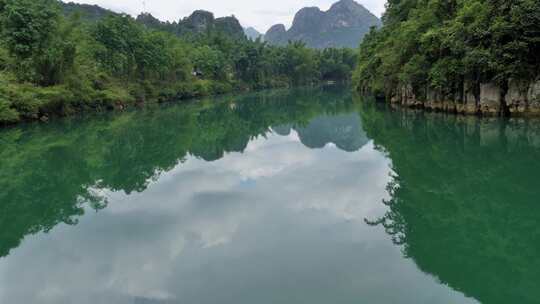 峡谷河流水源