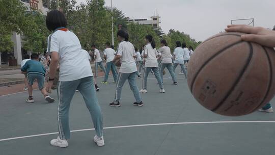 中学生视频广东东莞中学体育课篮球练习视频素材模板下载