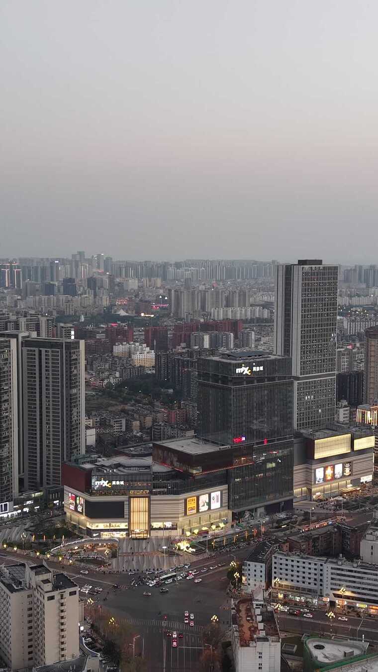 城市商业区高楼俯瞰景象