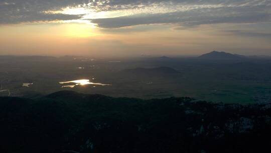 实拍  日落 日落山头 山路 山脉