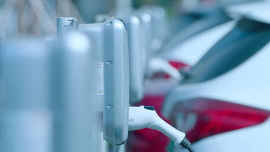 比亚迪新能源汽车 一排充电桩 虚实摇 组镜