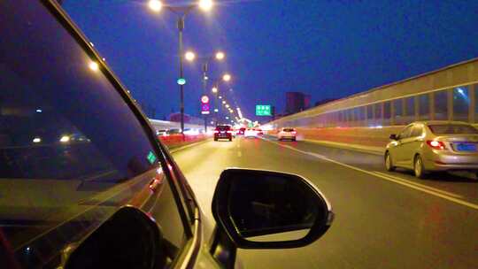 城市夜晚汽车在马路上行驶夜景视频素材