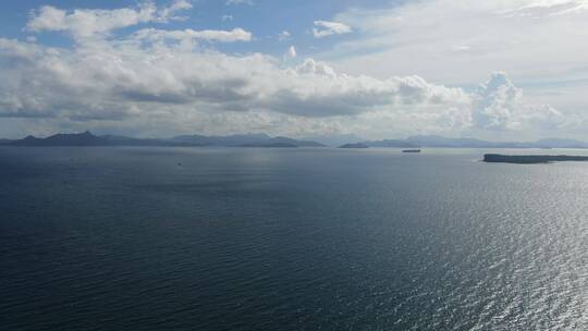 大海岛屿海上孤岛蓝色海洋壮丽海景航拍