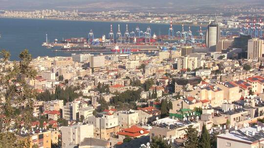 俯瞰以色列海法的公寓和建筑物