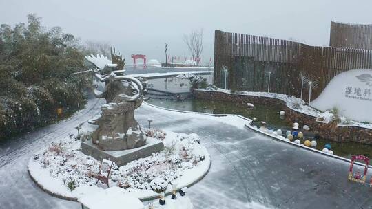 s0013-雪景-凤凰岛广场雕像-湿地科普馆