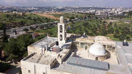 背景中的马尔埃利亚斯修道院和耶路撒冷，鸟瞰图