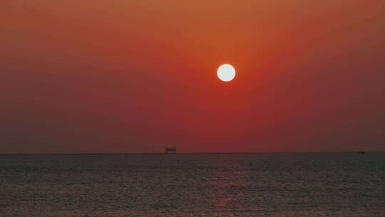 海边夕阳红色落日晚霞