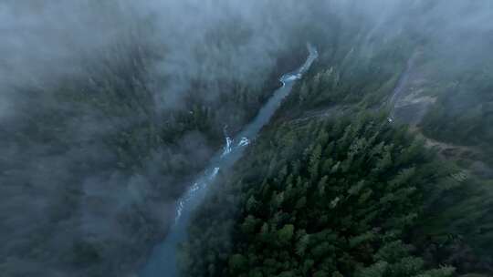 森林小溪河流瀑布日出阳光树林高山山脉公路