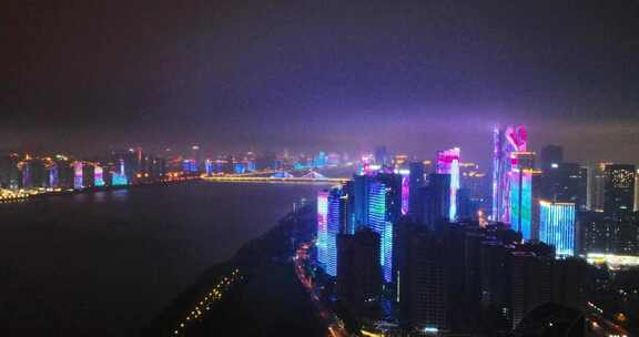 4k长沙湘江雨天夜景灯光秀航拍