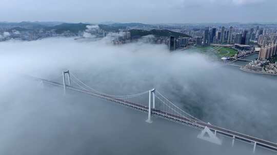 大连星海湾大桥平流雾云海