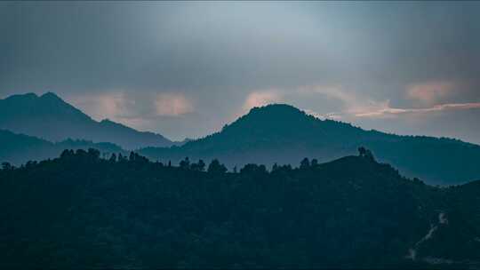 秦岭山脉云海云雾飘动