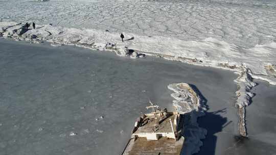 青海海南青海湖建筑冰面航拍视频