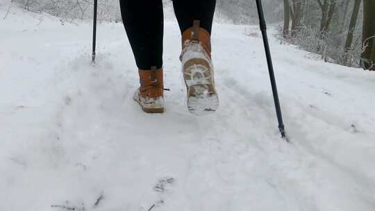 登山脚步 雪地脚步 跨越 不畏艰险