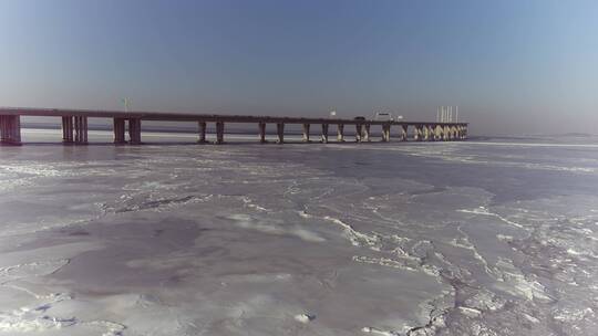 航拍胶洲湾冰冻大桥