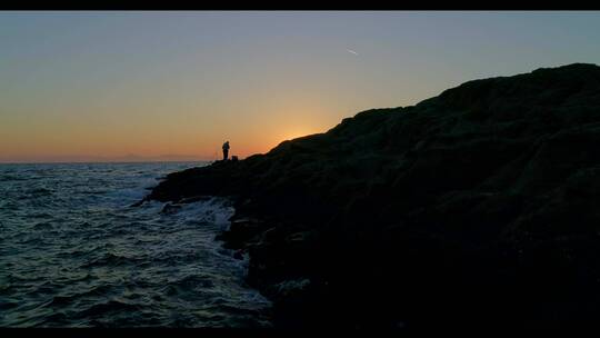 黄昏密度雅典游艇码头爱琴海夕阳钓鱼