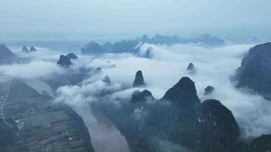 航拍桂林山水风光云雾缭绕