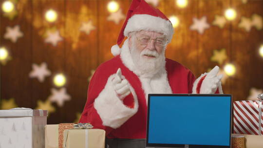 使用蓝屏电脑的圣诞老人