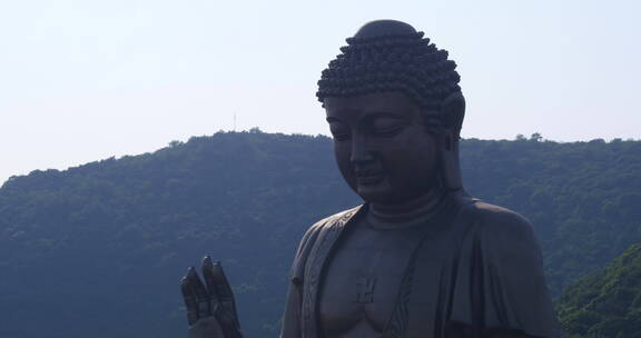 旅游景区 航拍灵山大佛脸部 左转 青山背景