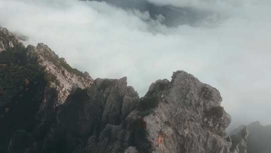 巍峨大山云海山峰山脉高山云雾视频素材模板下载